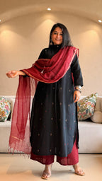 Aashvi Hand Woven Cotton Kurta - Black