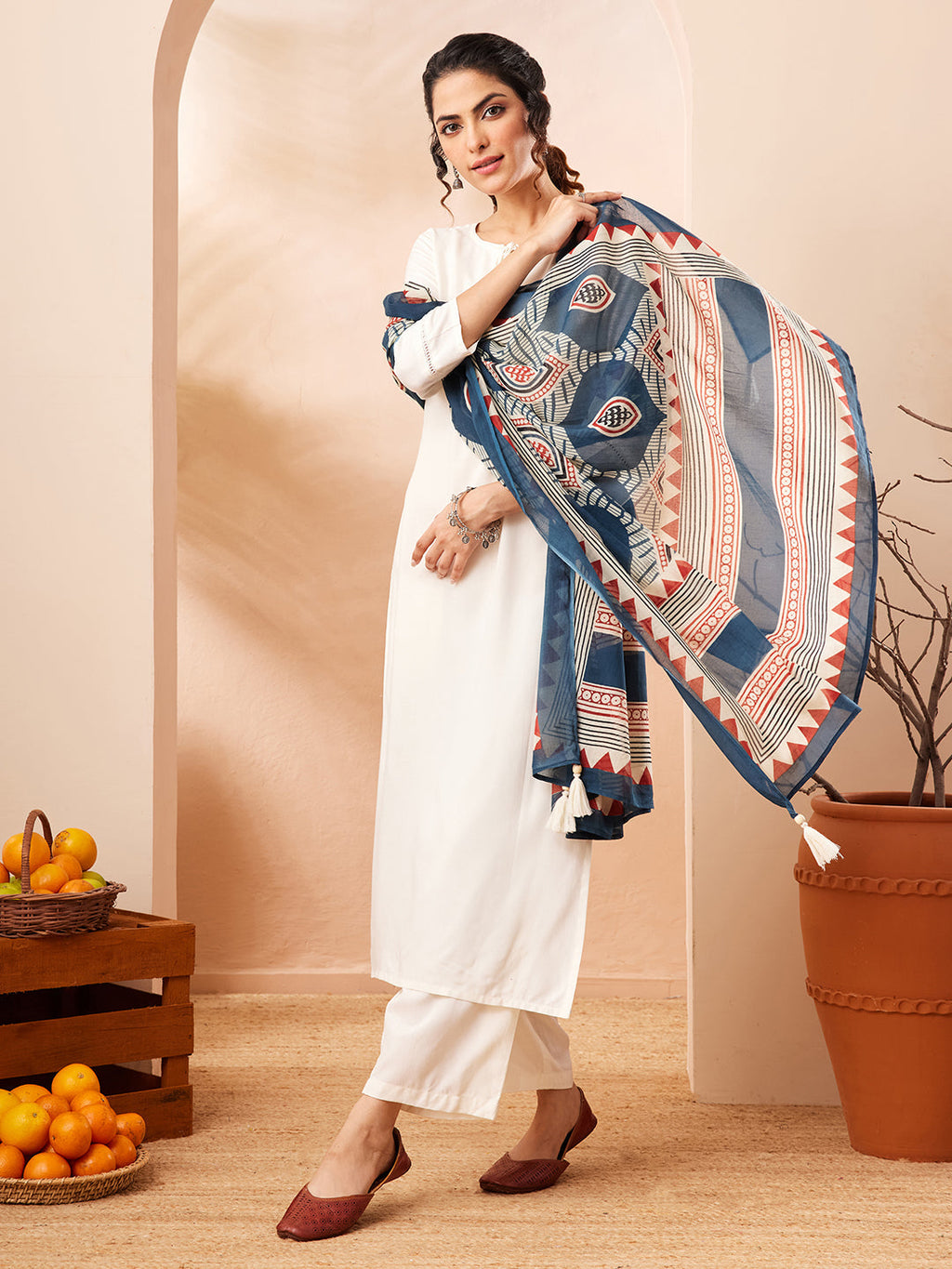 Niva Women's Off White Rayon Solid Straight Kurta Set