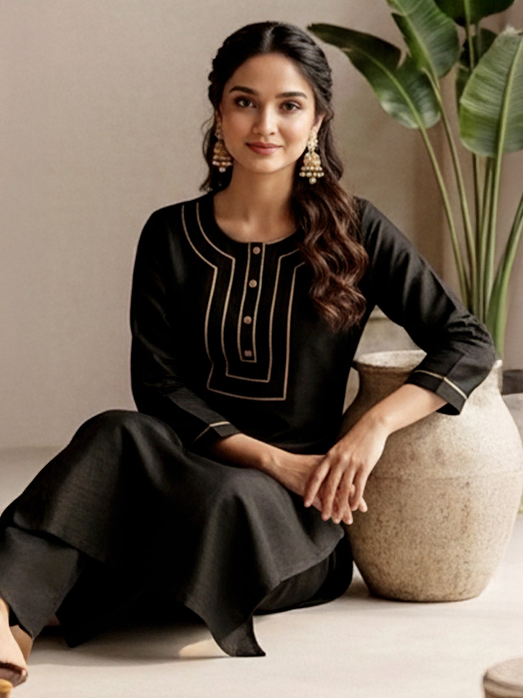 Niva's Women's Black Color Crepe Silk Solid Straight Kurta Pant Set