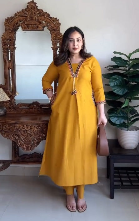 Women Ethnic Motifs Regular Thread Work Kurta with Trousers