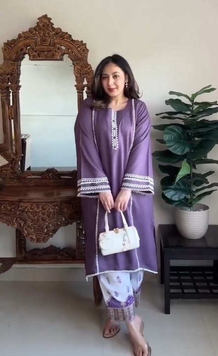 Woven Design Round Neck Kurta & Trousers