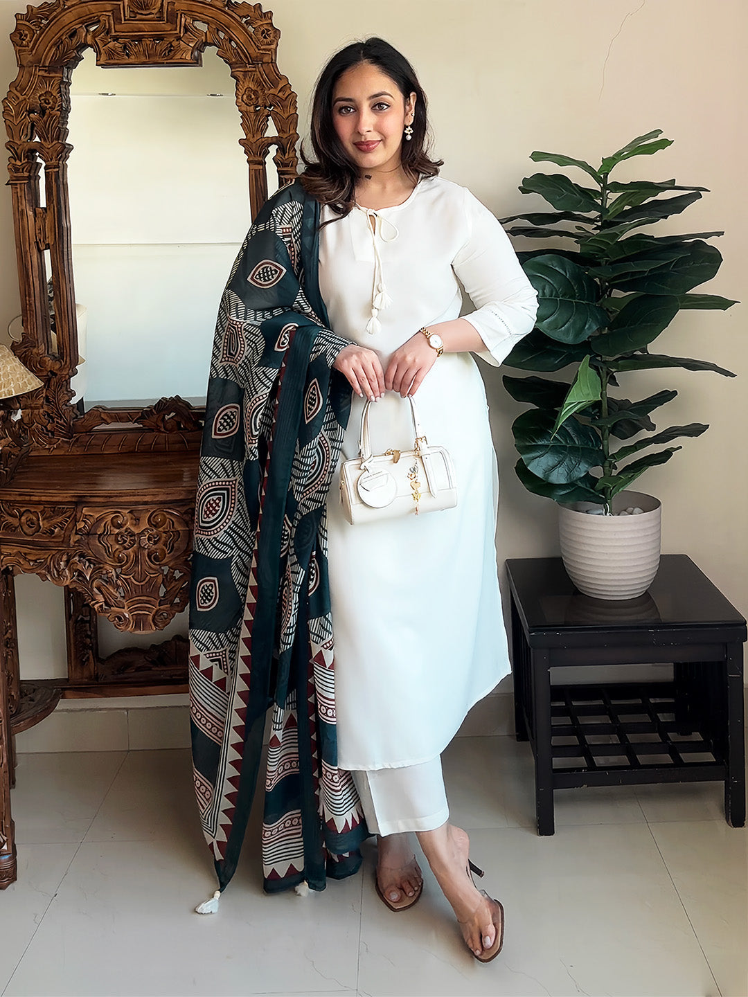 Niva Women's Off White Rayon Solid Straight Kurta Set